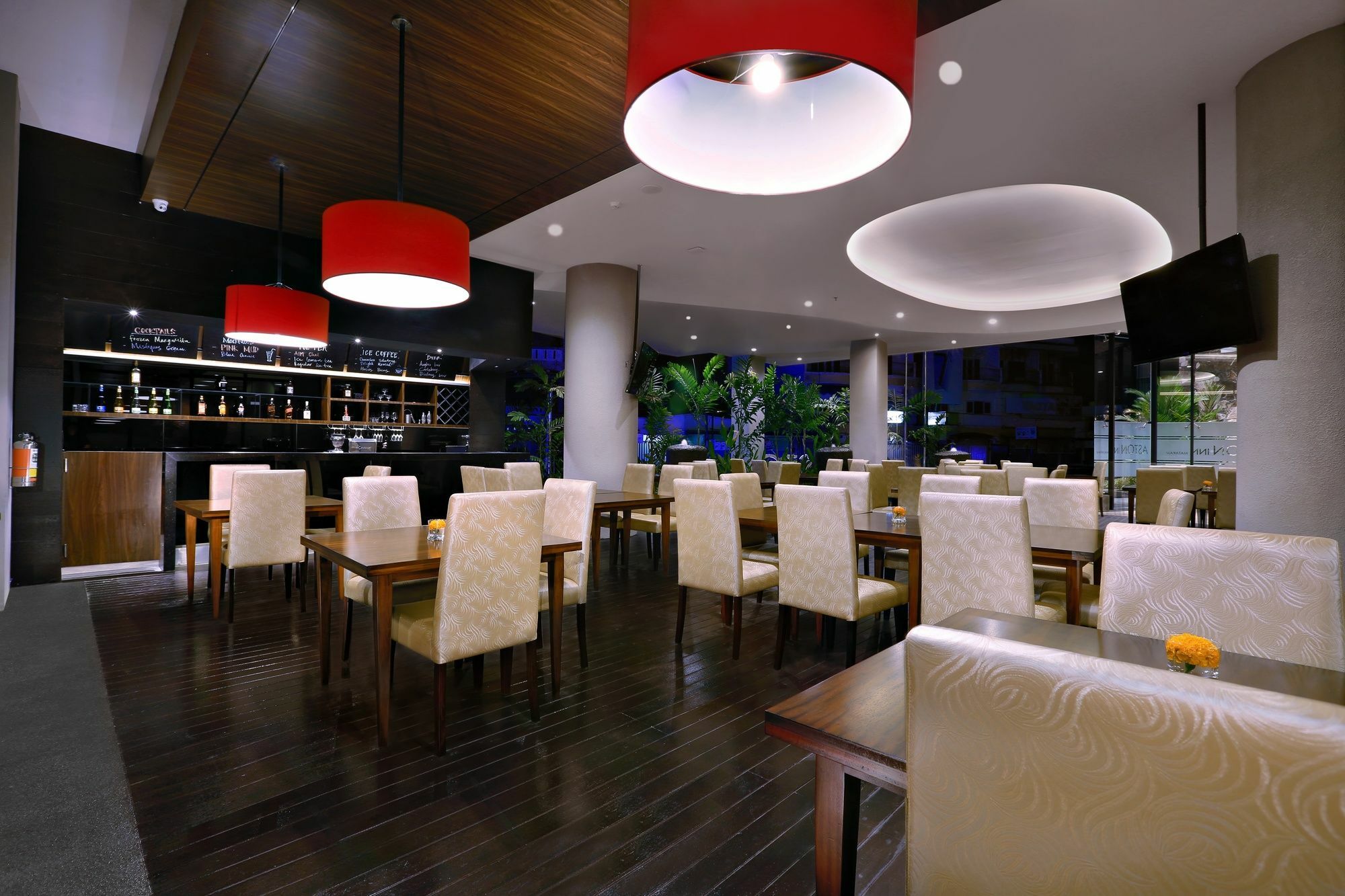 Aston Inn Матарам Экстерьер фото